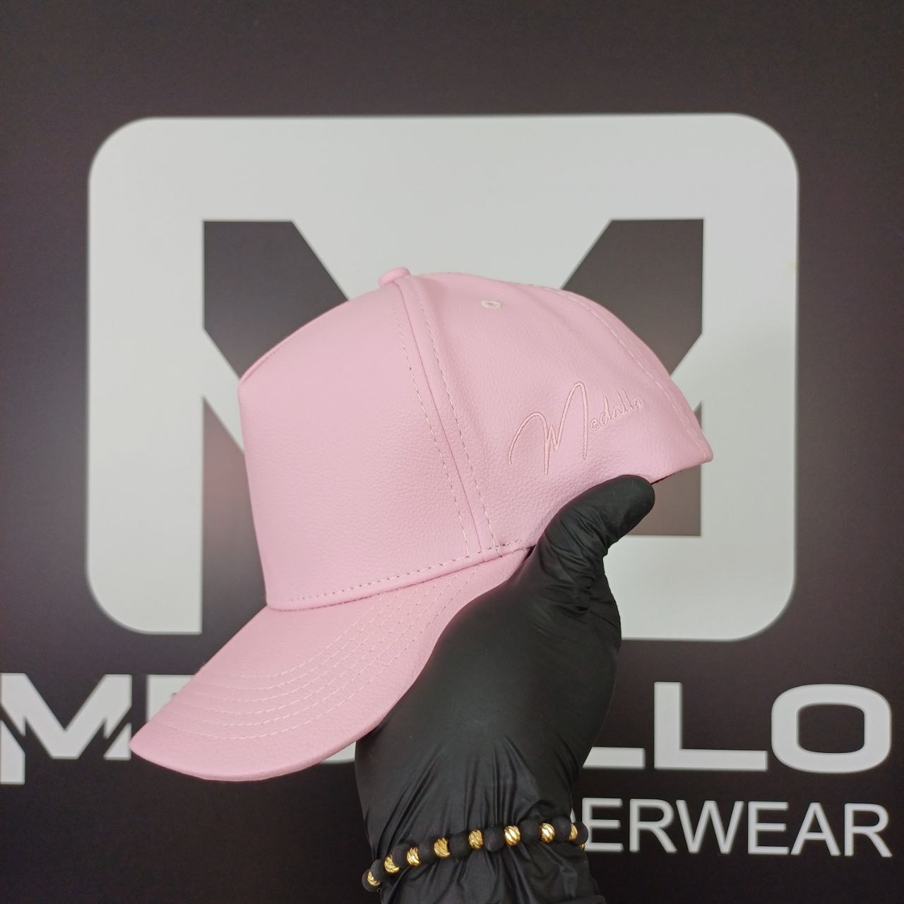 Gorra En Cuero Medallo (rosa)