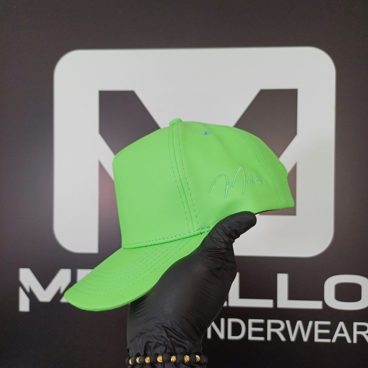 Gorra En Cuero Medallo (verde neón)