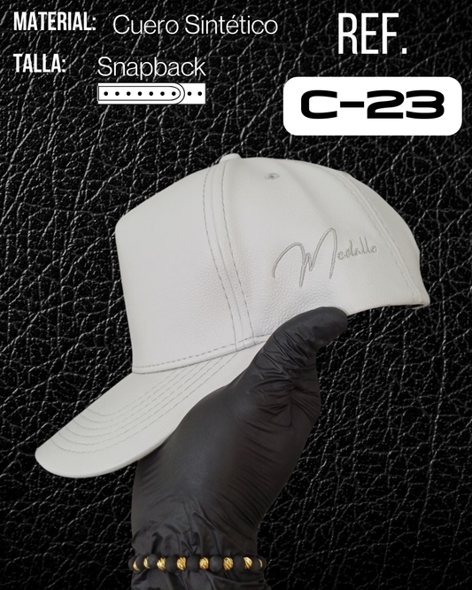 Gorra En Cuero Medallo (gris claro)