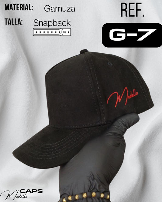 Gorra En Gamuza Medallo (negro/rojo)