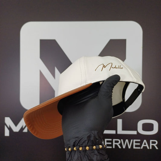 Gorra En Cuero Medallo (beige/café)