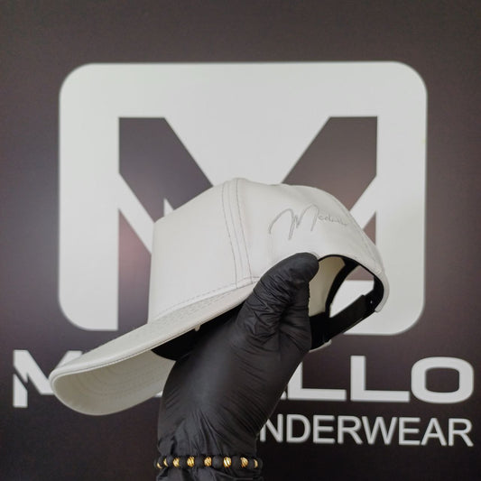 Gorra En Cuero Medallo (gris claro)